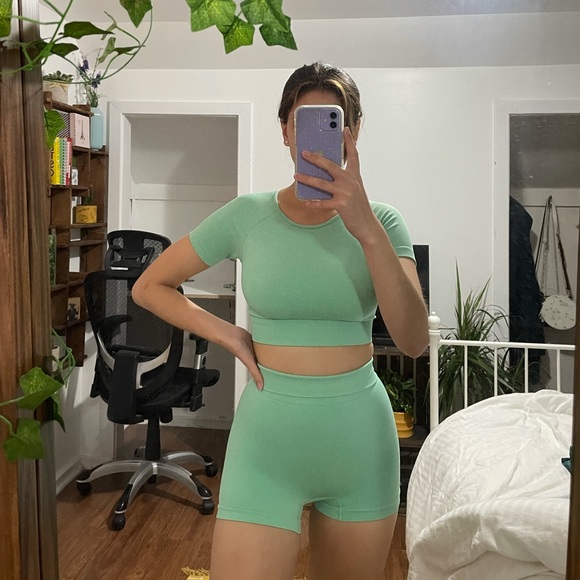Mint Seamless Workout Outfit - Picture 2 of 3